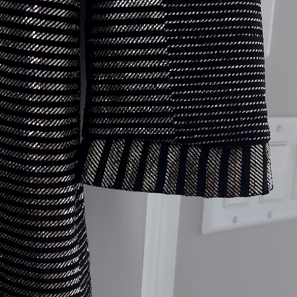 Black and Silver Top Or Tunic - Picture 5 of 6